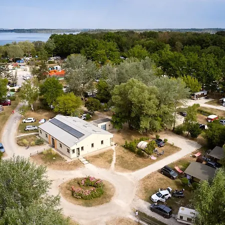 豪华帐篷 Glamping Lac D'orient 梅尼尔圣榭
